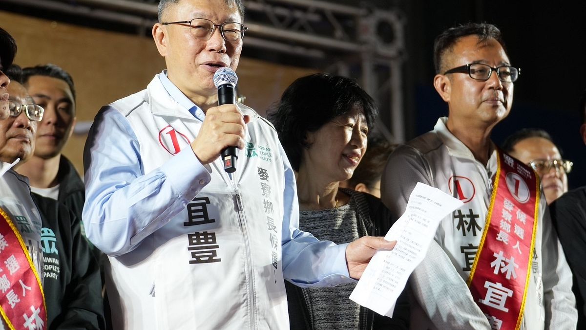 民眾黨主席柯文哲(左)為獲取麥寮鄉長補選的勝利,花了大力氣。(資料照,民眾黨提供) 民眾黨主席柯文哲(左)為獲取麥寮鄉長補選的勝利,花了大力氣。(資料照,民眾黨提供)
