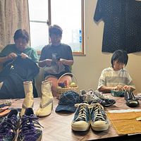 東日本大震災をきっかけに誕生した「大槌刺し子」、女性職人たちの一針一針が地域を越え世界へ広がっている。(写真/黃信維撮影) 東日本大震災をきっかけに誕生した「大槌刺し子」、女性職人たちの一針一針が地域を越え世界へ広がっている。(写真/黃信維撮影)