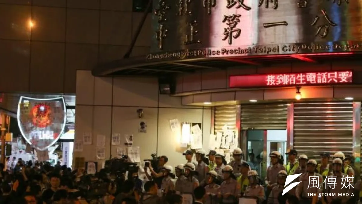 路過中正一分局群眾事件顯示台灣「破的窗戶」越來越多。(余志偉攝)