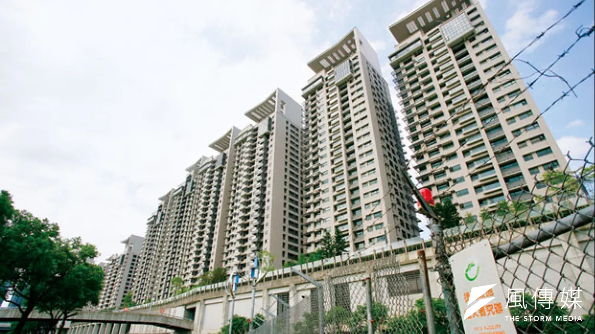 針對美河市(圖)住戶高分貝提出房價議題,專家建議不要一直主張房價將因社會宅走跌,以免成為未來買方殺價的理由。