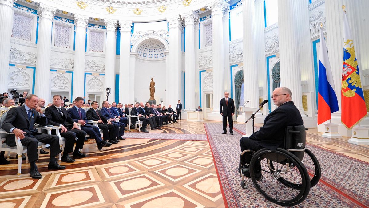 國際帕拉林匹克委員會(IPC)英國籍主席克雷文(Philip Craven)7日召開記者會,宣布里約帕運全面封殺俄羅斯的決定(AP) 國際帕拉林匹克委員會(IPC)英國籍主席克雷文(Philip Craven)7日召開記者會,宣布里約帕運全面封殺俄羅斯的決定(AP)