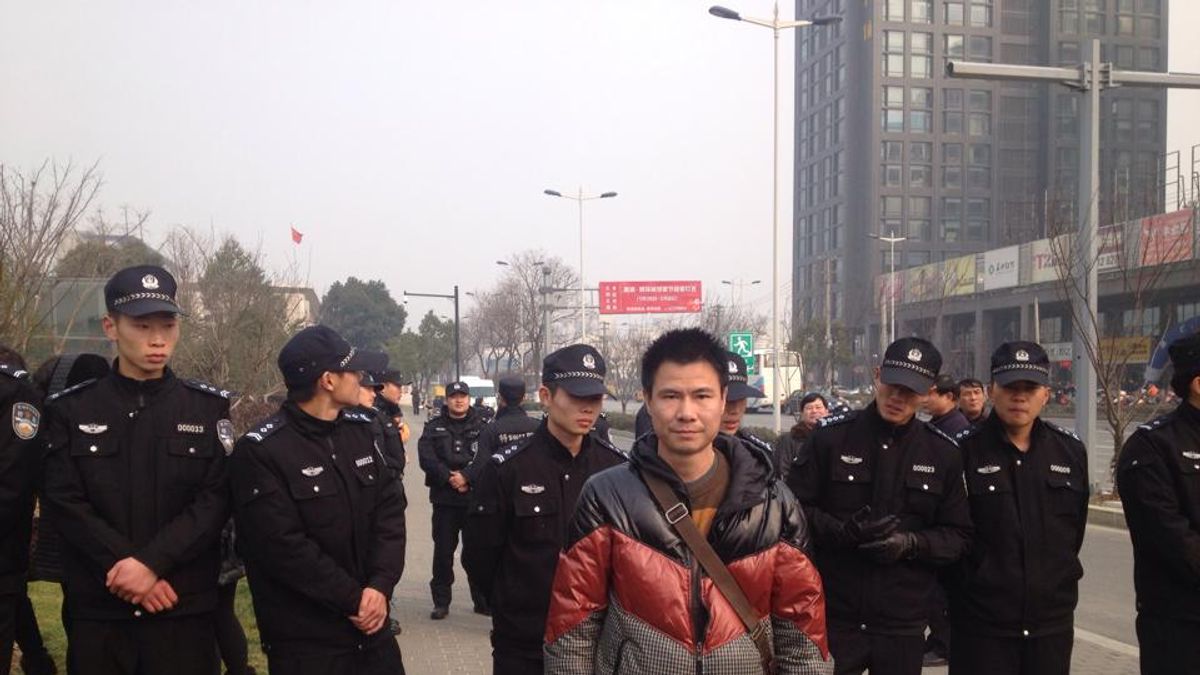 2020年9月從廈門泅游到金門的中國異議分子胡海波(中),自述參加香港反送中運動,因此受到中共當局的打壓及監控。圖為胡海波2015年於中國留影。(取自胡海波臉書) 2020年9月從廈門泅游到金門的中國異議分子胡海波(中),自述參加香港反送中運動,因此受到中共當局的打壓及監控。圖為胡海波2015年於中國留影。(取自胡海波臉書)