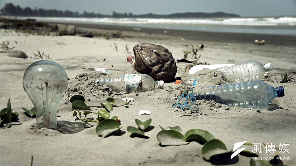 為保護環境資源永續利用,民眾在網路提案,盼政府禁用塑膠袋與免洗餐具。圖為海洋垃圾示意圖。(epSos.de@flickr/C.C. BY3.0) 為保護環境資源永續利用,民眾在網路提案,盼政府禁用塑膠袋與免洗餐具。圖為海洋垃圾示意圖。(epSos.de@flickr/C.C. BY3.0)