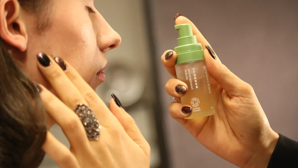 台灣純淨保養品牌「綠藤生機」再次登上國際舞台——紐約時裝週 台灣純淨保養品牌「綠藤生機」再次登上國際舞台——紐約時裝週