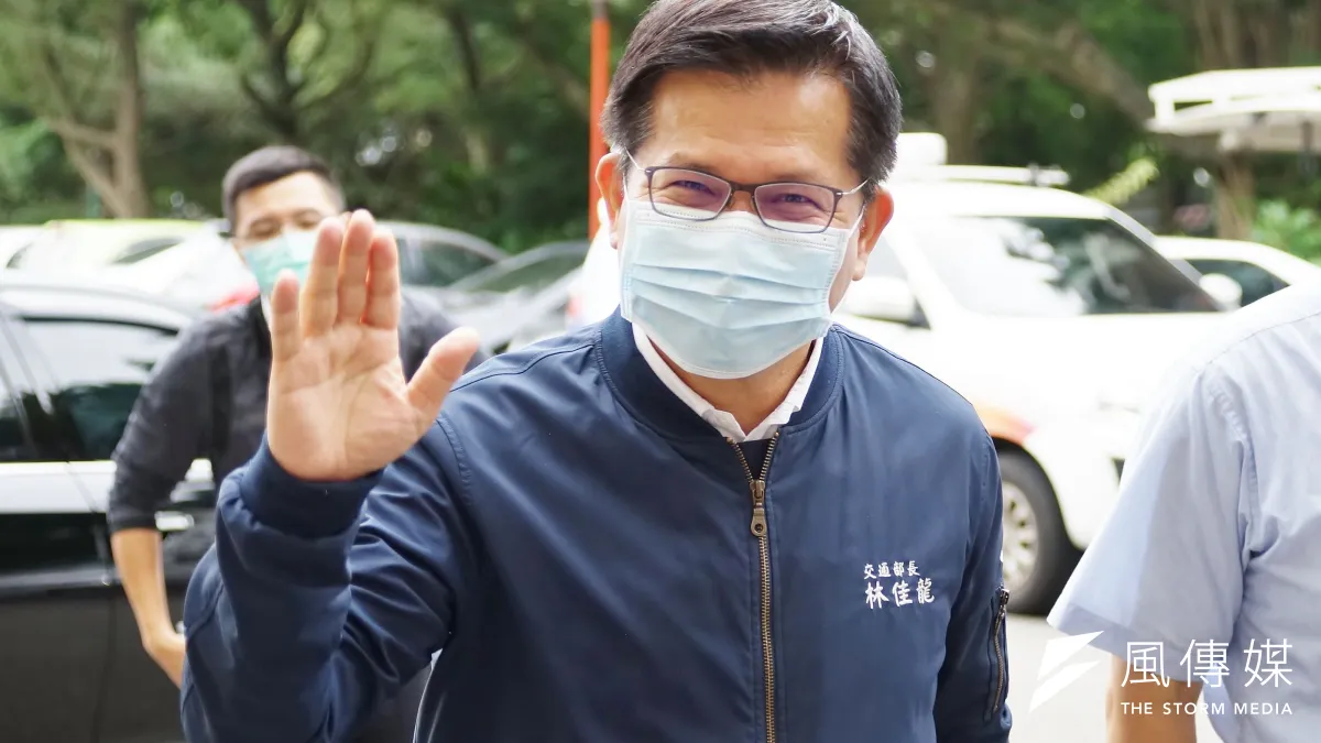 交通部長林佳龍說,因為高公局以及所有交通單位的同仁堅守崗位,犧牲了日常生活、才能維持假期的輸運、更是撐起了全民的日常。(盧逸峰攝)