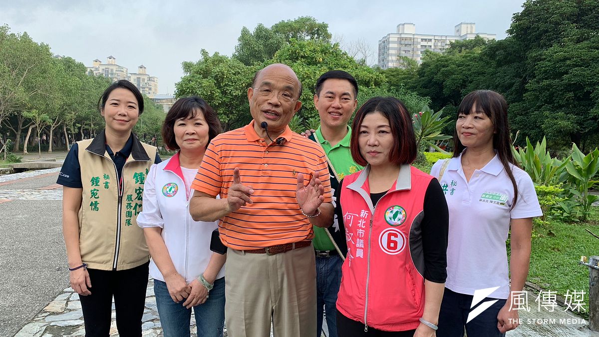 國民黨新北市長候選人侯友宜同意辯論,民進黨候選人蘇貞昌指出因為民意所逼才改口。圖為民進黨新北市長候選人蘇貞昌8日現身新莊體育場。(蘇貞昌辦公室提供) 國民黨新北市長候選人侯友宜同意辯論,民進黨候選人蘇貞昌指出因為民意所逼才改口。圖為民進黨新北市長候選人蘇貞昌8日現身新莊體育場。(蘇貞昌辦公室提供)