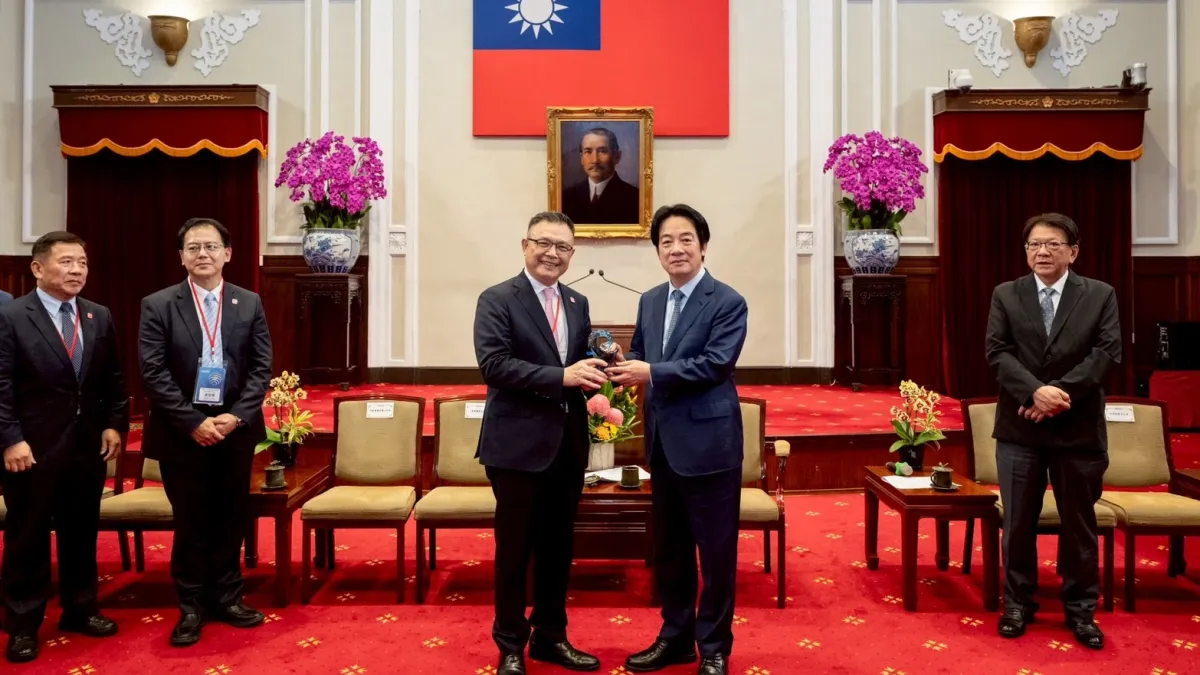總統府接見台灣連鎖加盟促進協會代表,會中針對2026世界連鎖加盟年會及品牌國際布局交換意見。(圖/台灣連鎖加盟促進協會提供)