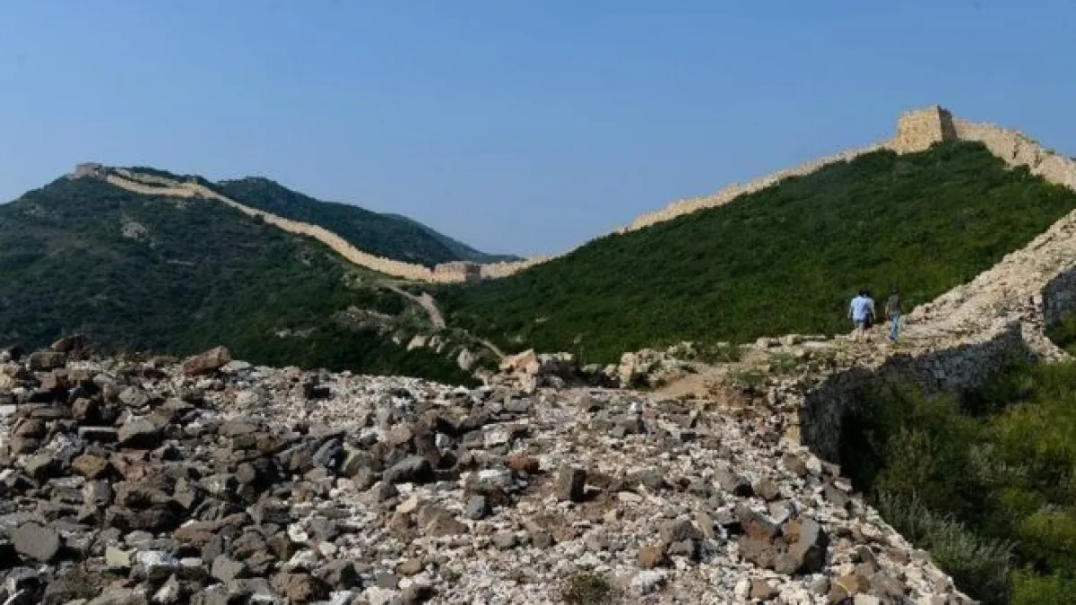 長城是古代中國為抵禦塞北遊牧部落的侵襲修築的隔離牆。(BBC中文網)