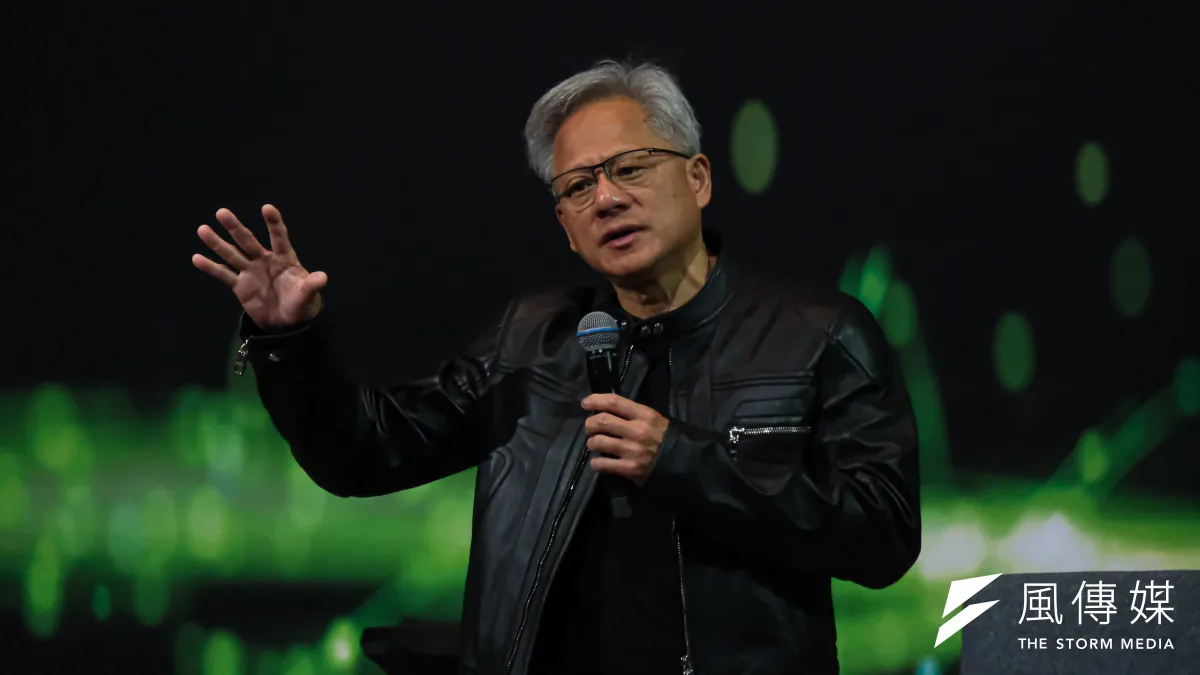 輝達創辦人暨執行長黃仁勳表示,輝達最新的Blackwell NVL72 AI超級電腦已進入全面量產階段。(資料照,劉偉宏攝)