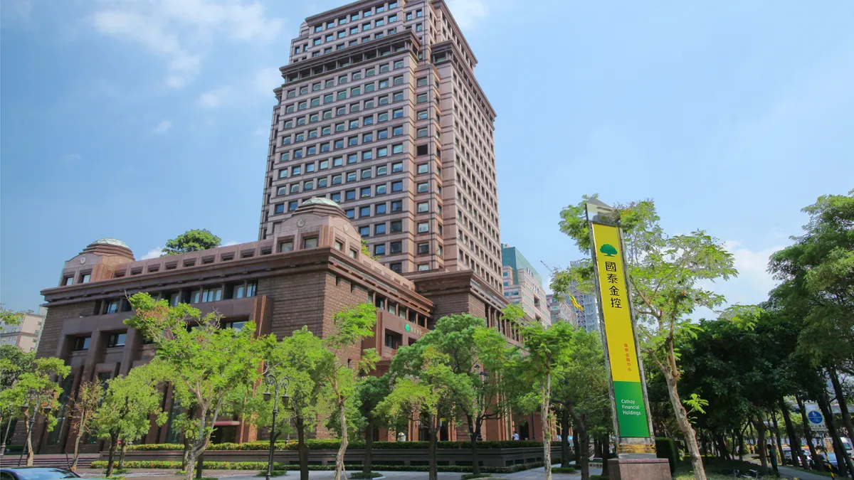 國泰金控11日公告獲利自結數,5月稅後純益140億元,前5月稅後純益599.3億元,累計每股稅後純益(EPS)為4.07元。(資料照,國泰金提供)