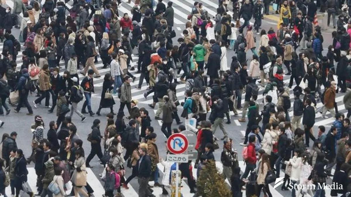 Tourists from around the world are flocking to Japan amid the yen's sustained depreciation. (AP)