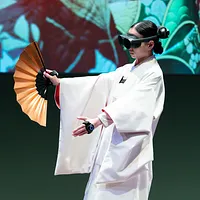 台湾の映像芸術家3名による『等晶播種』『浪濤之下亦有皇都』が、横浜国際舞台芸術会議(YPAM)で正式展示され、日台の歴史と記憶を往還する創作として高く評価された。(写真/山口情報芸術センター,YCAM提供) 台湾の映像芸術家3名による『等晶播種』『浪濤之下亦有皇都』が、横浜国際舞台芸術会議(YPAM)で正式展示され、日台の歴史と記憶を往還する創作として高く評価された。(写真/山口情報芸術センター,YCAM提供)