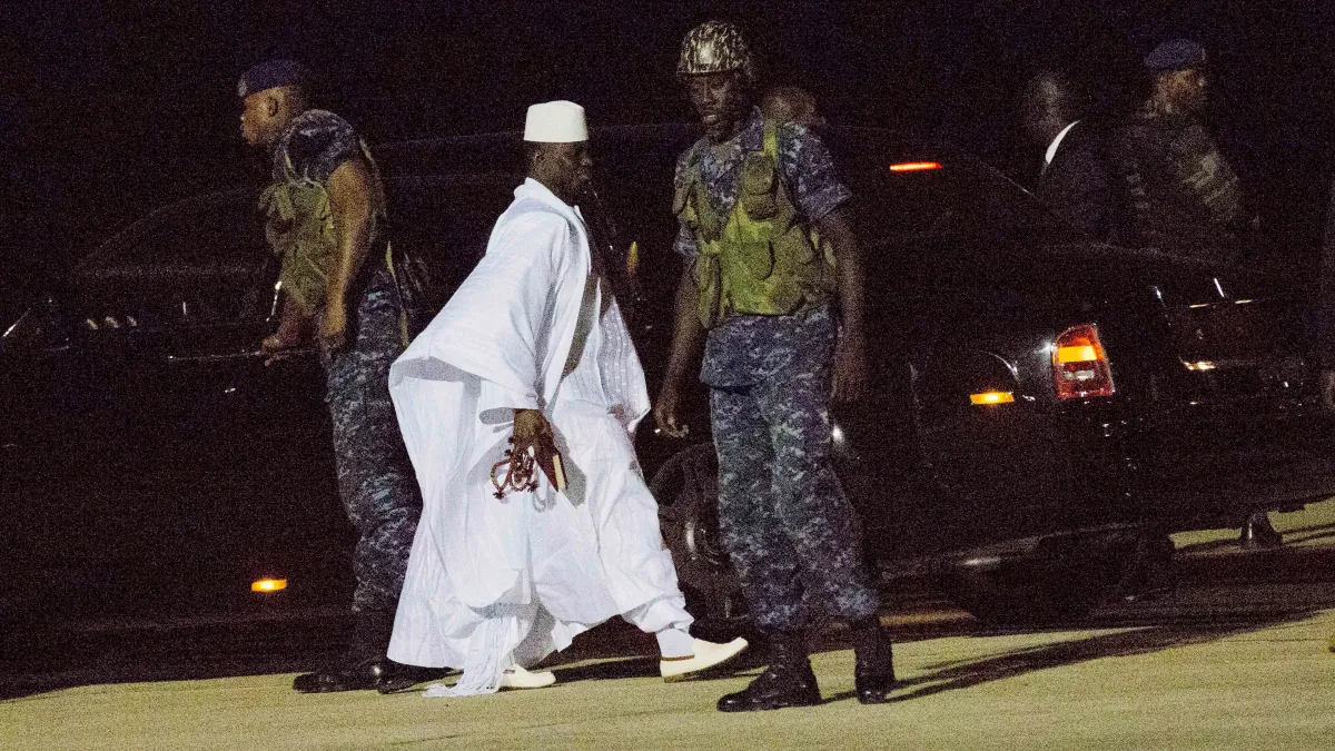 甘比亞爆發政治危機,獨裁強人賈梅(Yahya Jammeh)下台(AP)