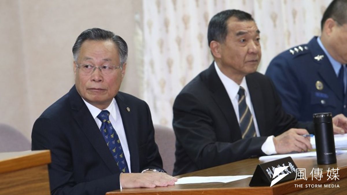 邱國正(中)指出,越南擁有俄製SA-16與SA-18肩射防空飛彈,不過不代表就部署在敦謙沙洲上,目前並未發現越南將肩射飛彈運上敦謙沙洲的情報。(吳逸驊攝) 邱國正(中)指出,越南擁有俄製SA-16與SA-18肩射防空飛彈,不過不代表就部署在敦謙沙洲上,目前並未發現越南將肩射飛彈運上敦謙沙洲的情報。(吳逸驊攝)