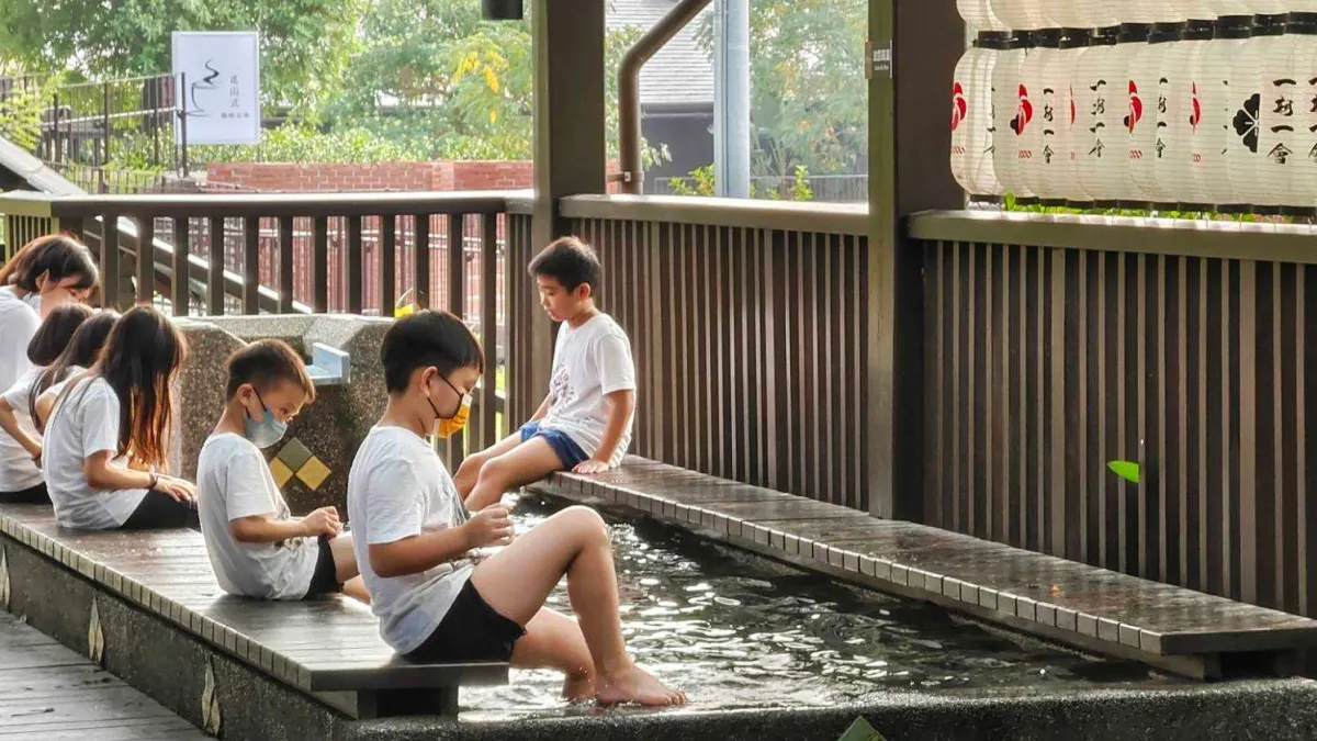 清水那方打造日式風情景點,讓遊客彷彿置身日本的泡腳池。(圖/清水那方提供)