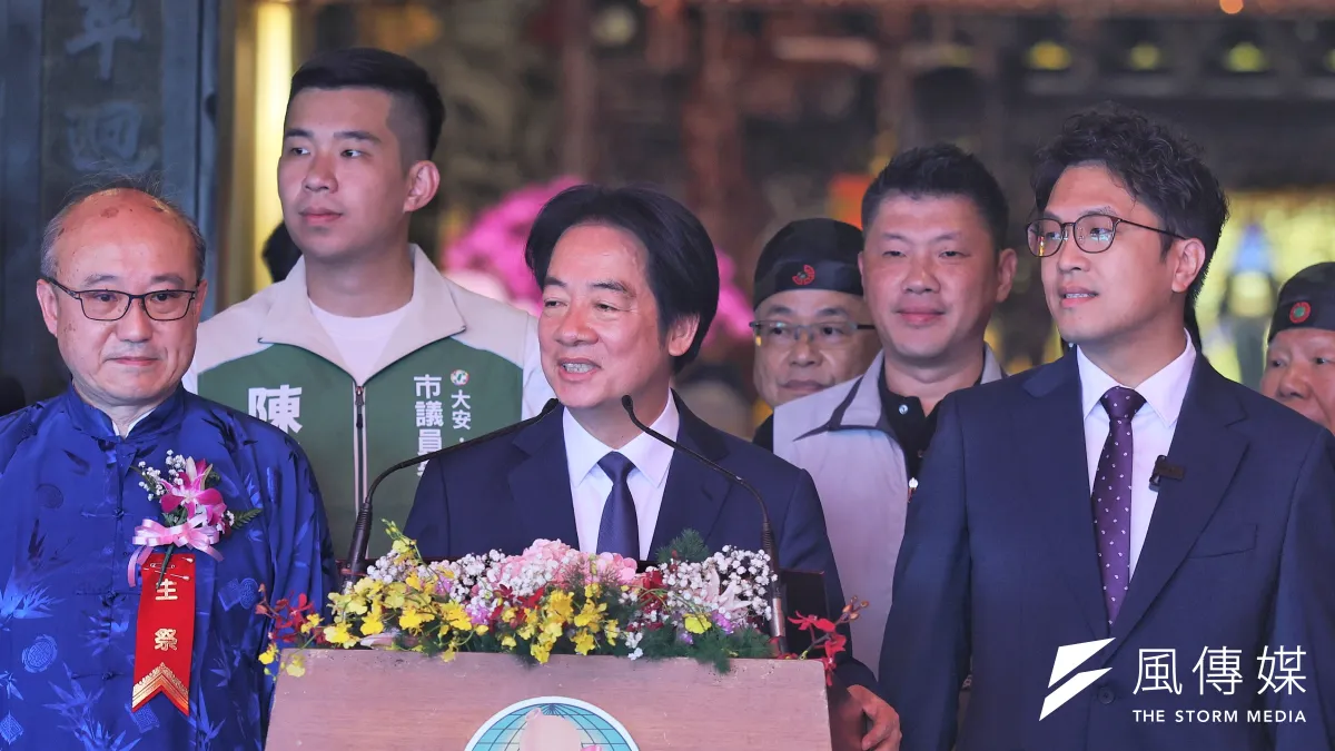 總統賴清德(中)、 立委沈伯洋(右)出席指南宮「孚佑帝君成道1146周年大典」。(柯承惠攝)
