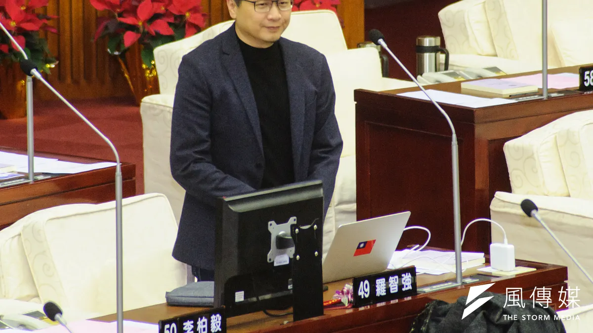 國民黨台北市議員羅智強日前對高雄氣爆提出質疑,指現任總統府秘書長陳菊,在擔任高雄市長期間以「代位求償」的方式迴避高雄氣爆國賠責任,對此,民進黨高雄市立委賴瑞隆今(29)日發新聞稿痛批,「氣爆發生當時,中央政府卻置身事外」。(資料照,甘岱民攝)