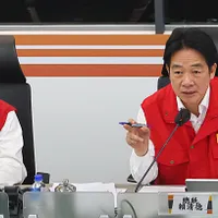 民進党主席として、頼清徳は大規模罷免の失敗により謝罪した;一方で、総統として台風被害から20日経過しても再建が進まないことに対しては何も言及せず、災後の再建条例も青白立法委員が主導し行政院に速やかに送付するよう提案している。(顏麟宇撮影) 民進党主席として、頼清徳は大規模罷免の失敗により謝罪した;一方で、総統として台風被害から20日経過しても再建が進まないことに対しては何も言及せず、災後の再建条例も青白立法委員が主導し行政院に速やかに送付するよう提案している。(顏麟宇撮影)