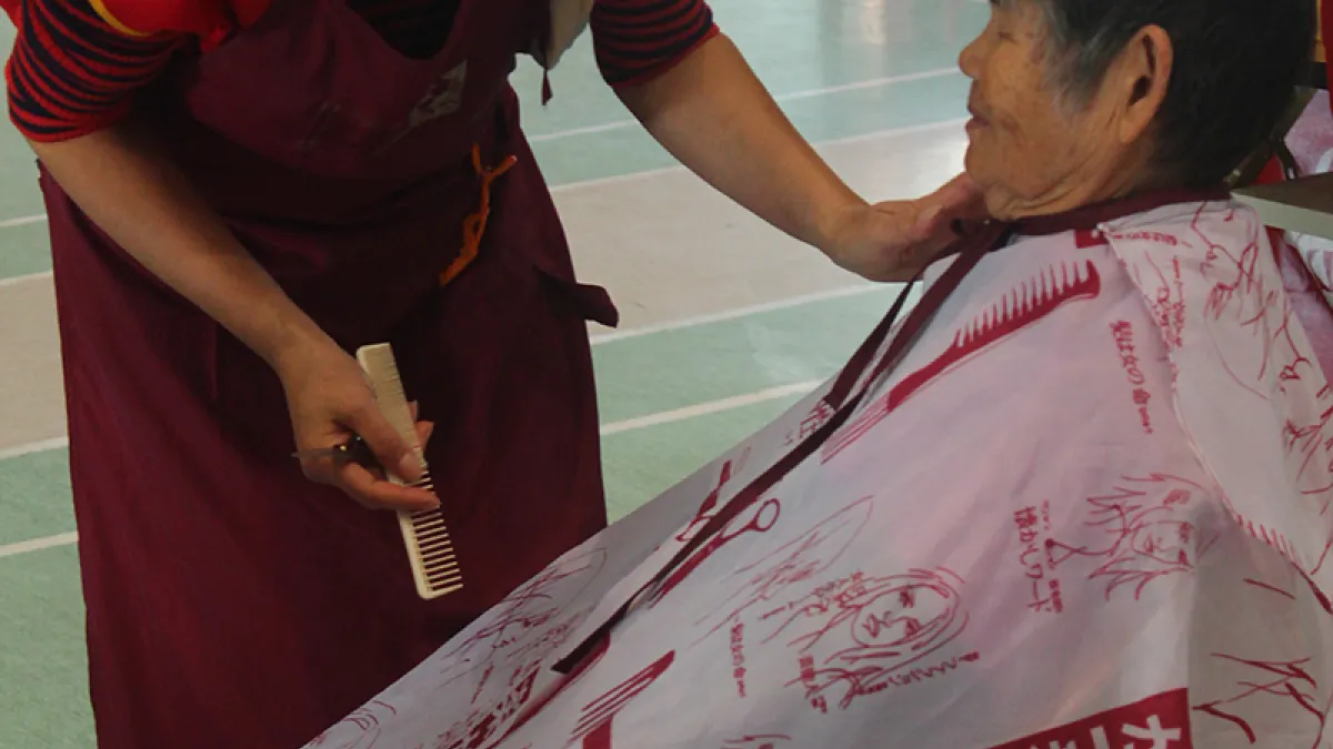北高雄51校師生 認助獨老過好年