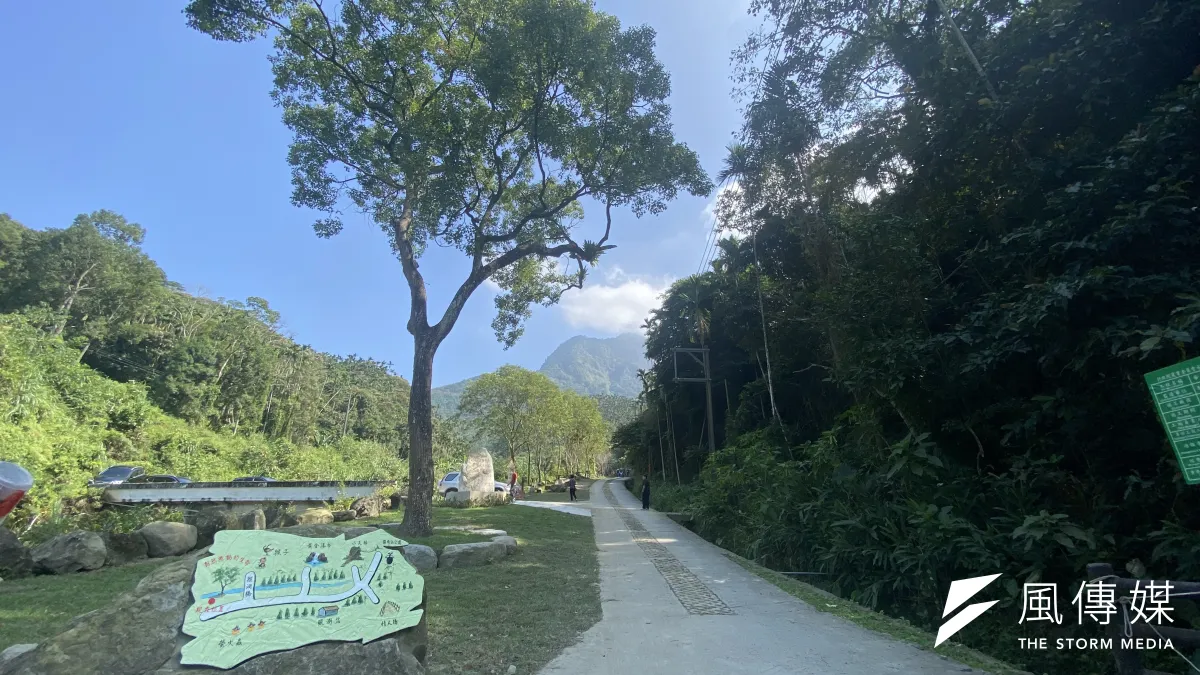 水保局南投分局歷經20年的整頓,將古坑華山村原本土石流危害區,打造成教育園區,已經成為許多民眾休閒踏青的步道。(圖/記者王秀禾攝)