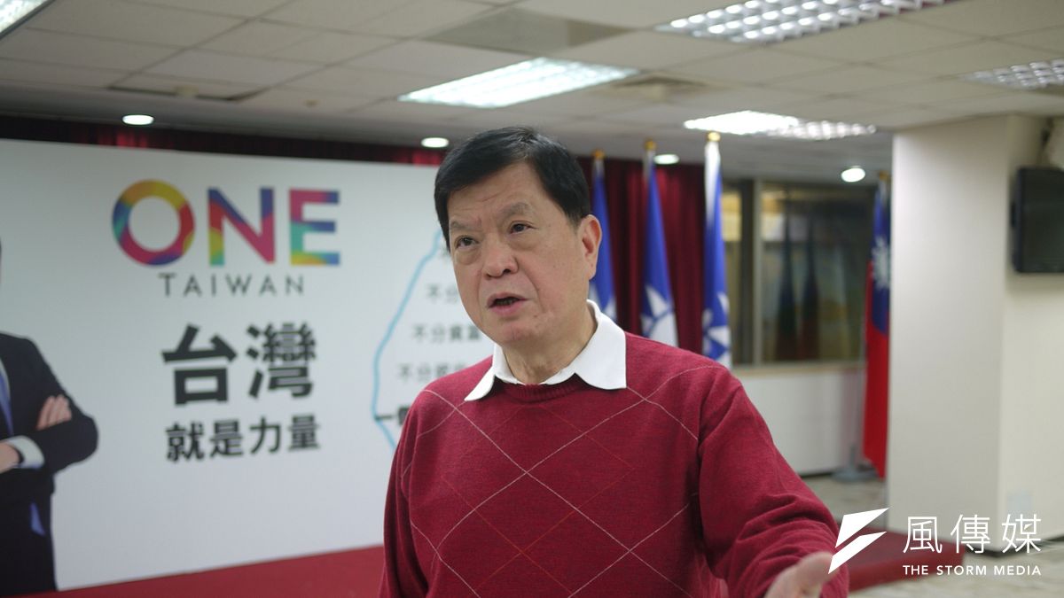 江碩平將提案,慰留朱立倫當黨主席。(羅暐智攝) 江碩平將提案,慰留朱立倫當黨主席。(羅暐智攝)