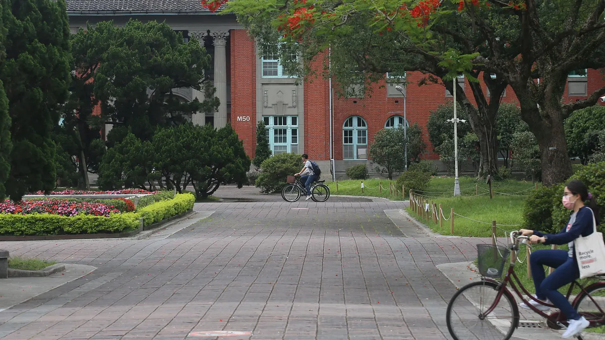 今年資工所與人工智慧碩士班聯合招生最為熱門,反映了AI產業於求職市場之需求增加。(資料照/柯承惠攝) 今年資工所與人工智慧碩士班聯合招生最為熱門,反映了AI產業於求職市場之需求增加。(資料照/柯承惠攝)