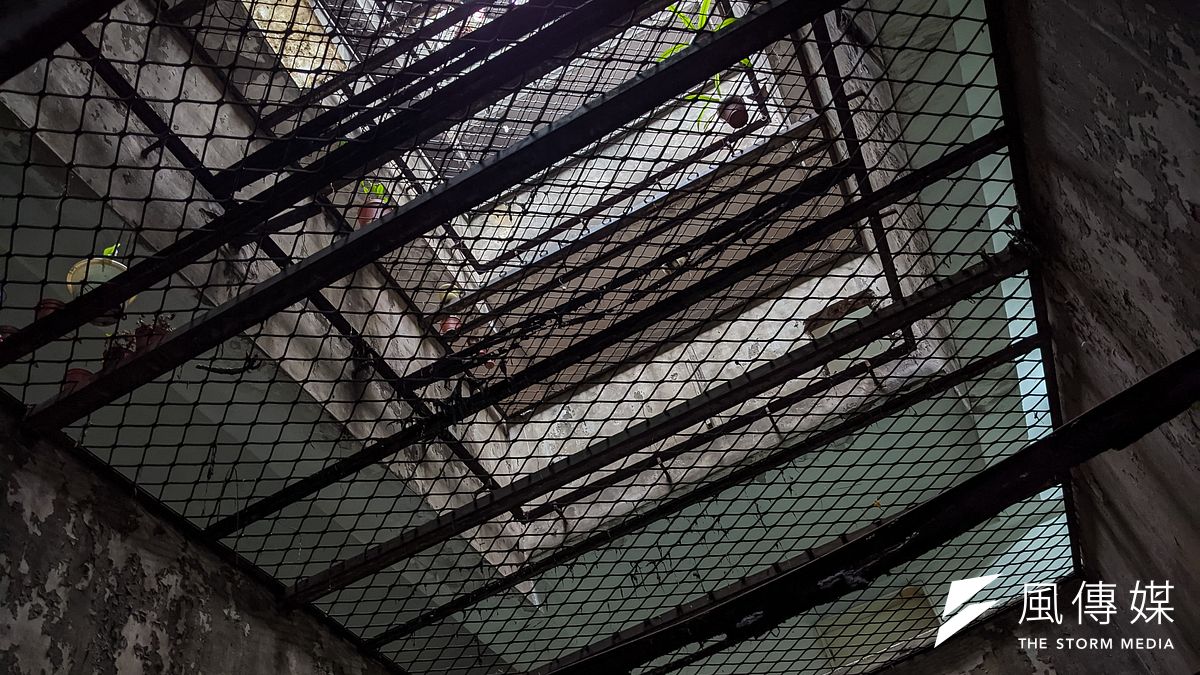 生前曾遭鈍器打到顱骨骨折、竹籤刺大腿胸腹,最終死於被餵毒、多層垃圾袋包起來棄屍,4歲的彤彤之死,背後是腦震盪進加護病房被評為「意外」、被社會安全網漏接的悲劇…(資料照,顏麟宇攝) 生前曾遭鈍器打到顱骨骨折、竹籤刺大腿胸腹,最終死於被餵毒、多層垃圾袋包起來棄屍,4歲的彤彤之死,背後是腦震盪進加護病房被評為「意外」、被社會安全網漏接的悲劇…(資料照,顏麟宇攝)