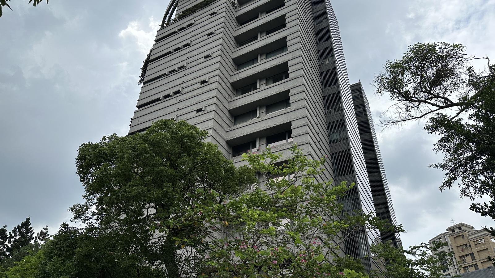 天龍國豪宅跌落神壇,名人神話破滅?松濤苑跌破250萬元,四大指標社區身價不如昔