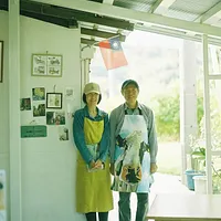 台湾出身の楊百泓さんと妻の中尾美嘉子さんは淡路島で「台南家」を営み、移住の経緯や店づくりへの思いを『風傳媒』に語った。(写真/台南家 TAINAN HOUSE提供) 台湾出身の楊百泓さんと妻の中尾美嘉子さんは淡路島で「台南家」を営み、移住の経緯や店づくりへの思いを『風傳媒』に語った。(写真/台南家 TAINAN HOUSE提供)