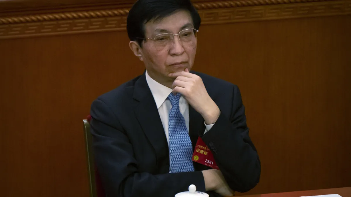 中共中央政治局常委、全國政協主席王滬寧(見圖)在提到《關於支持福建探索海峽新路、建設兩岸融合發展示範區的意見》,時,提到兩岸關係發展根基在民間、動力在人民,顯見大陸當局對於台灣當局已經不抱希望。(資料照,美聯社)