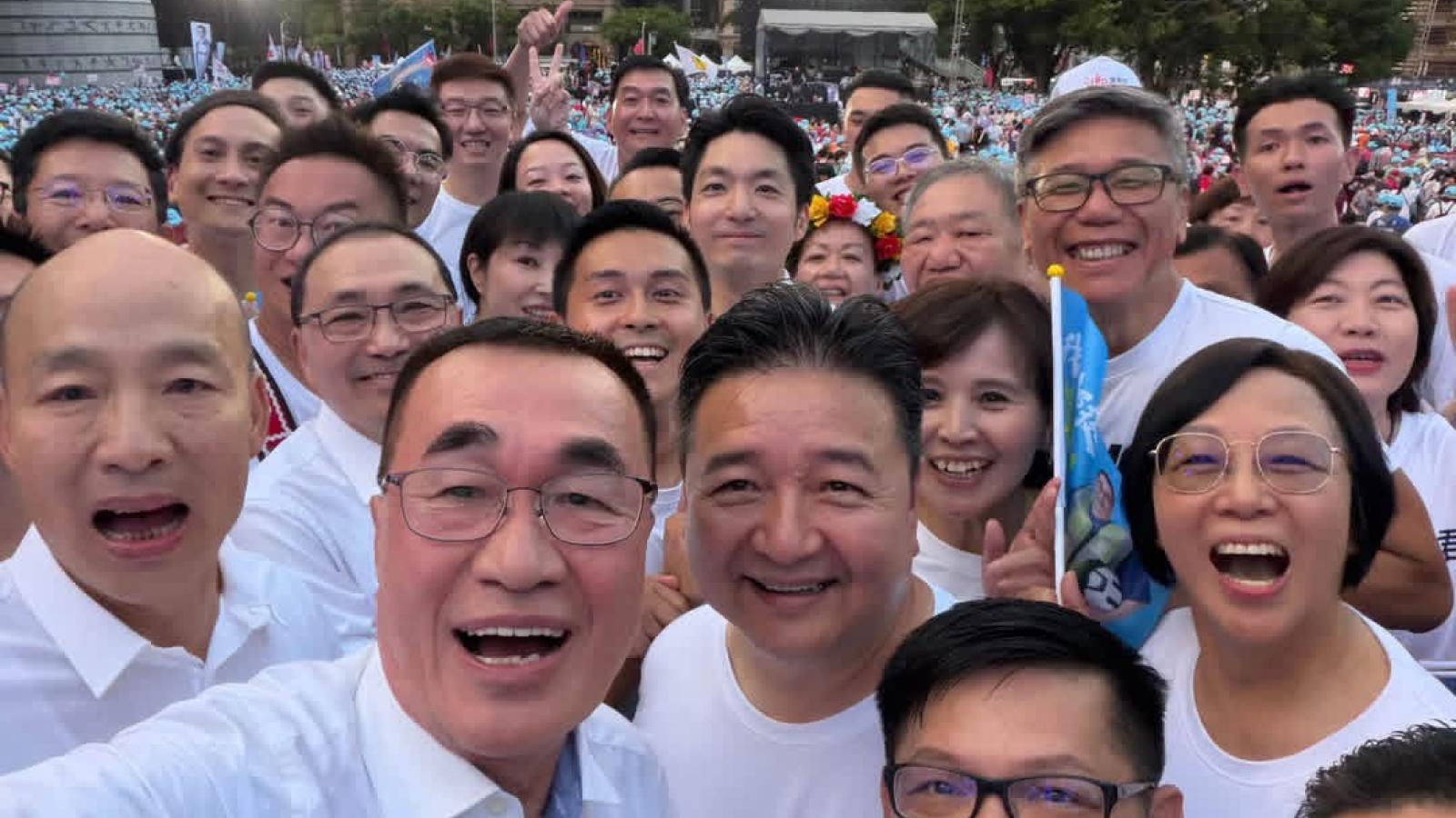 李四川拉開關鍵差距!藍黨團民調顯示中間選民領先蘇巧慧12.3個百分點 差距較8月翻倍、白營逾七成力挺