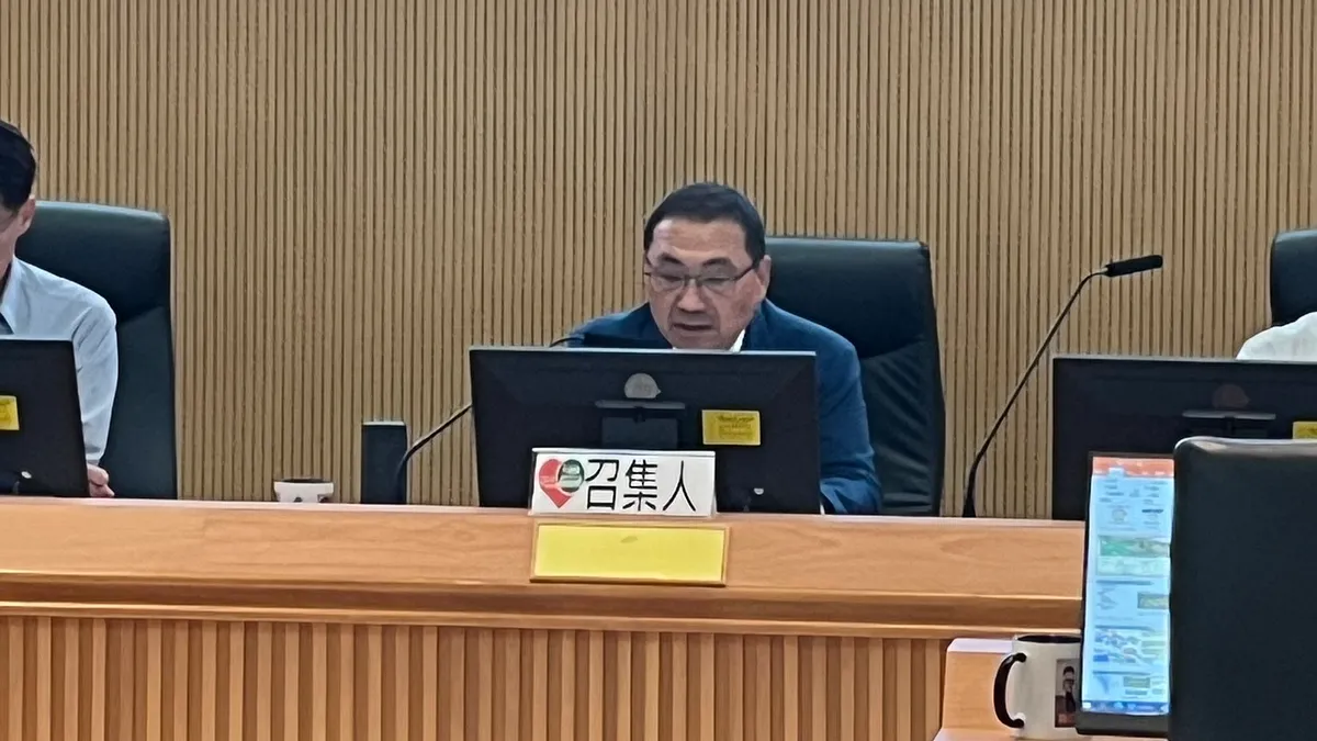 新北市長侯友宜主持道安會報表示,新北正式啟動「秋冬安全行計畫」。(圖/新北市交通局提供)