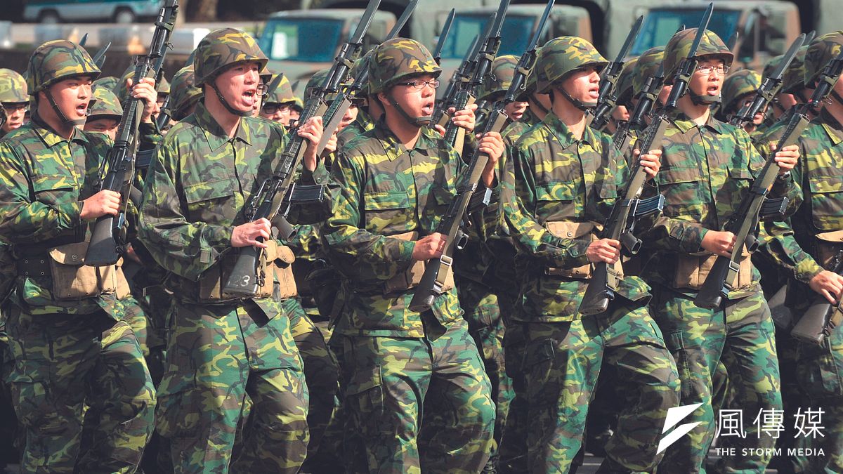 如果明年兵員仍不足,將可能繼續徵集82年次以前役男及修法延長軍事訓練役期。(林瑞慶攝) 如果明年兵員仍不足,將可能繼續徵集82年次以前役男及修法延長軍事訓練役期。(林瑞慶攝)