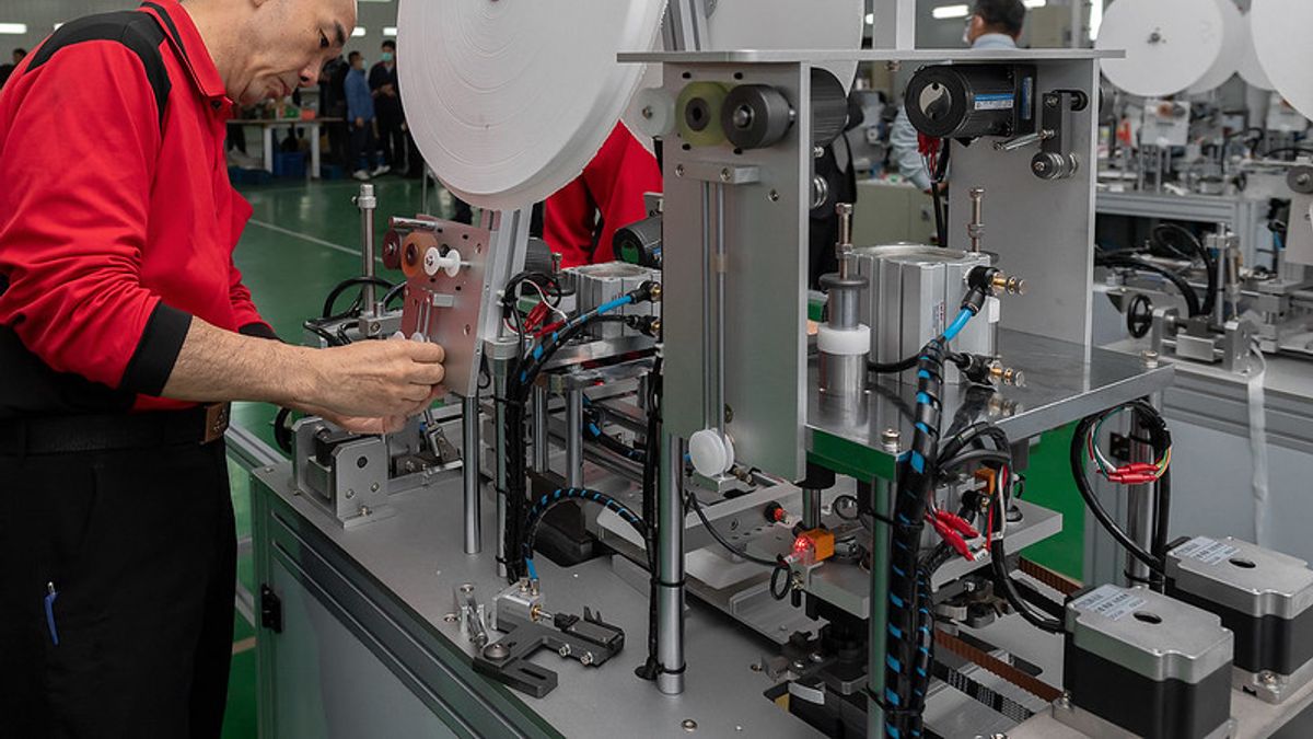 口罩國家隊成功,但是否能就成為政府補貼違建工廠的理由呢?(取自總統府Flickr) 口罩國家隊成功,但是否能就成為政府補貼違建工廠的理由呢?(取自總統府Flickr)