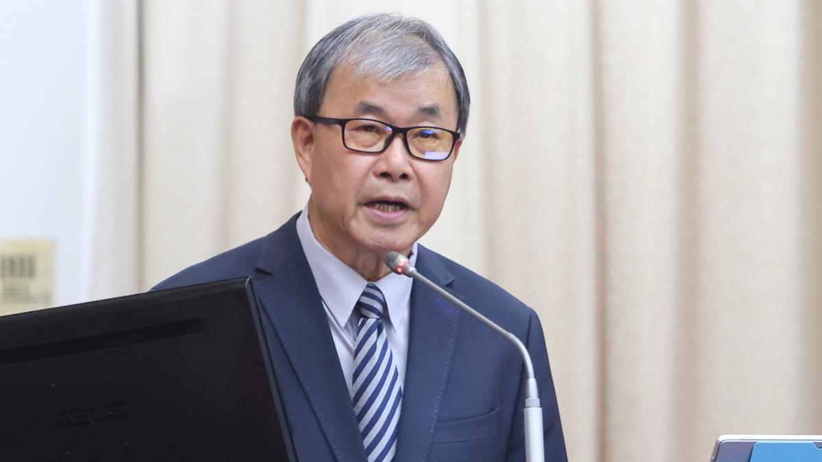 教長鄭英耀被抓包「請病假跑彰化輔選」 黃揚明酸「難看」:說另有要公不就好?