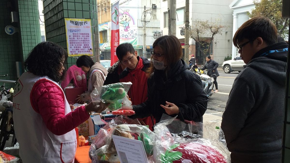 嘉市文化郵局愛心義賣會 用行動支持弱勢孩童 嘉市文化郵局愛心義賣會 用行動支持弱勢孩童