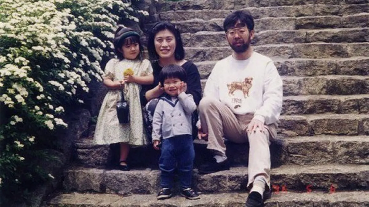 宮澤一家合影。(圖片擷取自Youtube) 宮澤一家合影。(圖片擷取自Youtube)