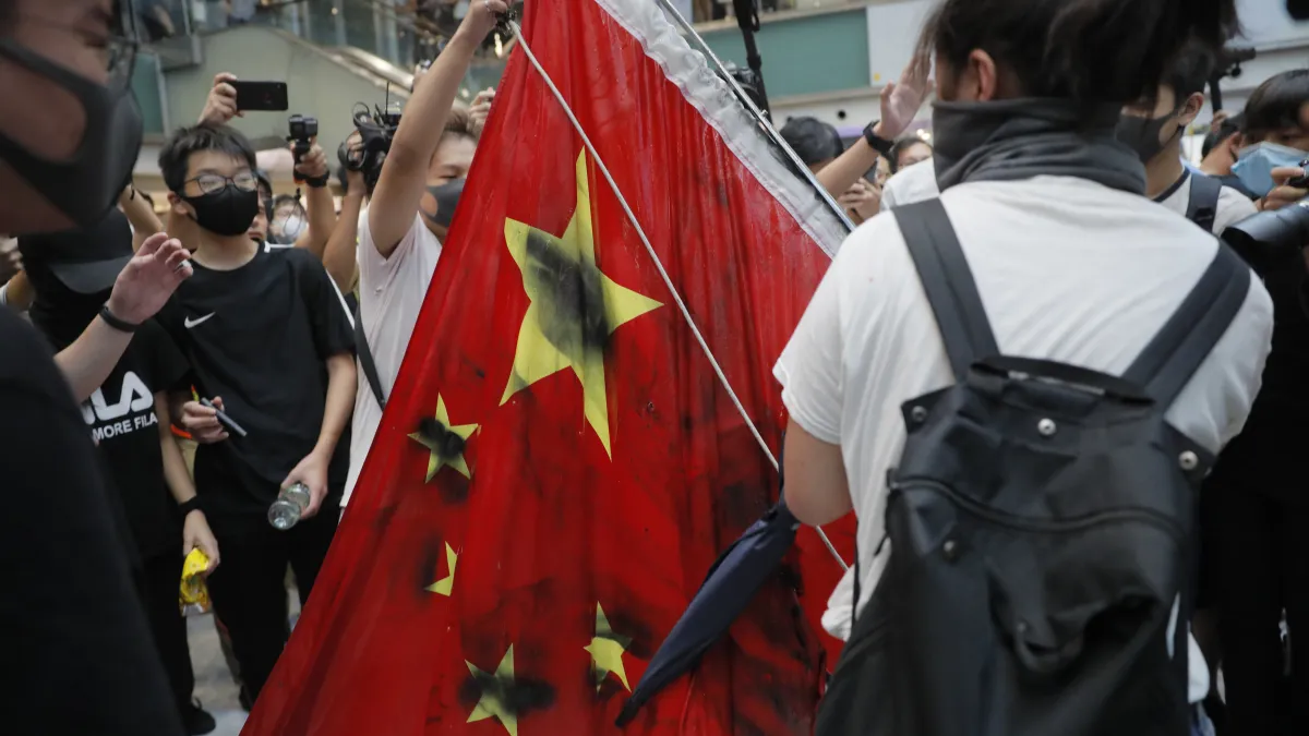 2019年9月,香港反送中示威,中國五星旗成了被抗議的對象(AP)