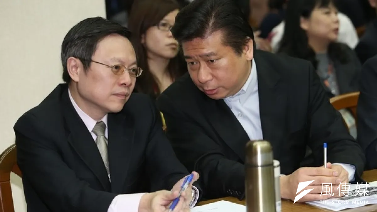 陸委會主委王郁琦表示,民間版兩岸監督條例採國與國界定兩岸關係,不符合我國憲法現有定位,圖為王郁琦與海基會副董事長張顯耀列席立法內政委員會。(吳逸驊攝)