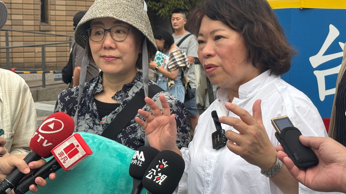 文化総会(文総)主催の「TAIWAN PLUS 2025 台日新風」が9日午後、大阪市の中之島公園で開幕した。写真は台湾文化部の王時思次官(左)と嘉義市の黄敏惠市長(右)。(写真/黃信維撮影) 文化総会(文総)主催の「TAIWAN PLUS 2025 台日新風」が9日午後、大阪市の中之島公園で開幕した。写真は台湾文化部の王時思次官(左)と嘉義市の黄敏惠市長(右)。(写真/黃信維撮影)