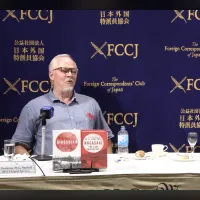 静岡大学のシェフタル教授がFCCJで講演を行い、被爆者への聞き取りをもとに原爆投下の実態を伝えるとともに、核兵器廃絶と歴史記憶継承の必要性を強く訴えた。(写真/FCCJ提供) 静岡大学のシェフタル教授がFCCJで講演を行い、被爆者への聞き取りをもとに原爆投下の実態を伝えるとともに、核兵器廃絶と歴史記憶継承の必要性を強く訴えた。(写真/FCCJ提供)