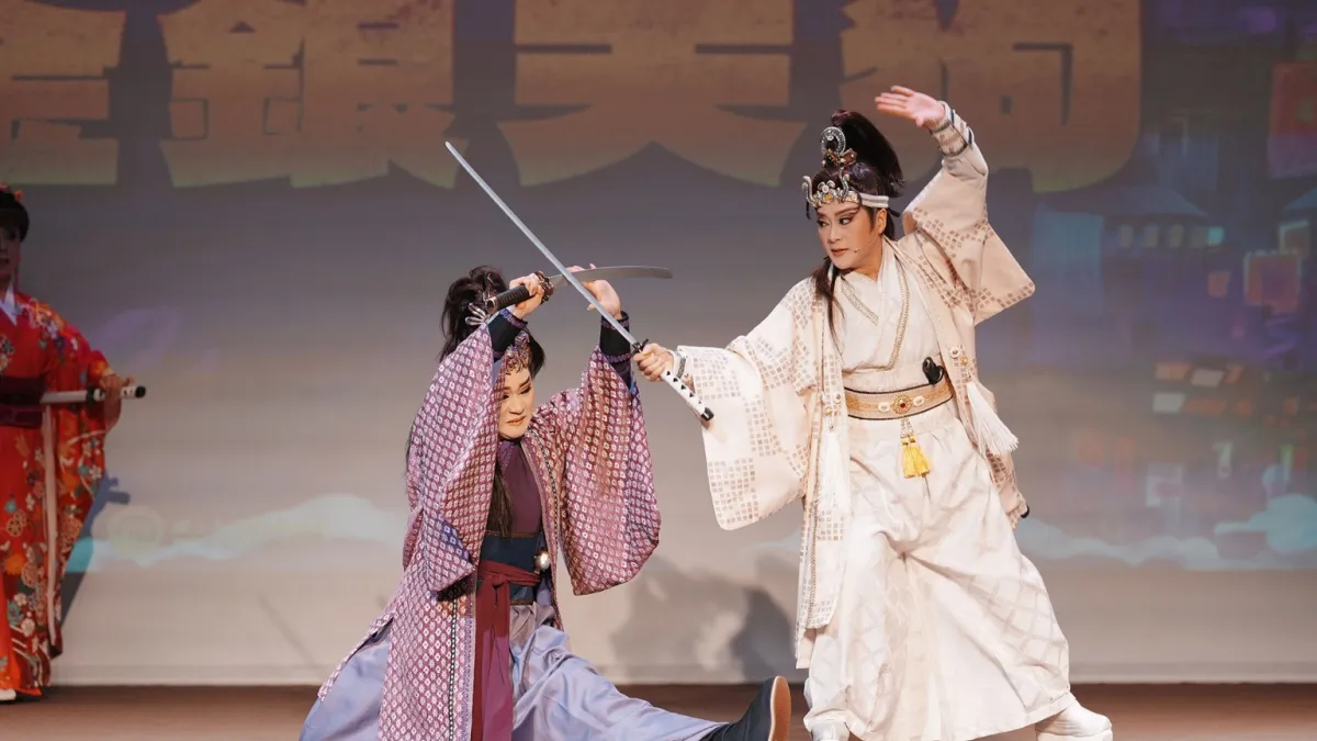 旗艦製作《金銀天狗》 由何佩芸飾元虎(左),陳昕宇飾楊玉郎(右)。(圖/國立傳統藝術中心提供)