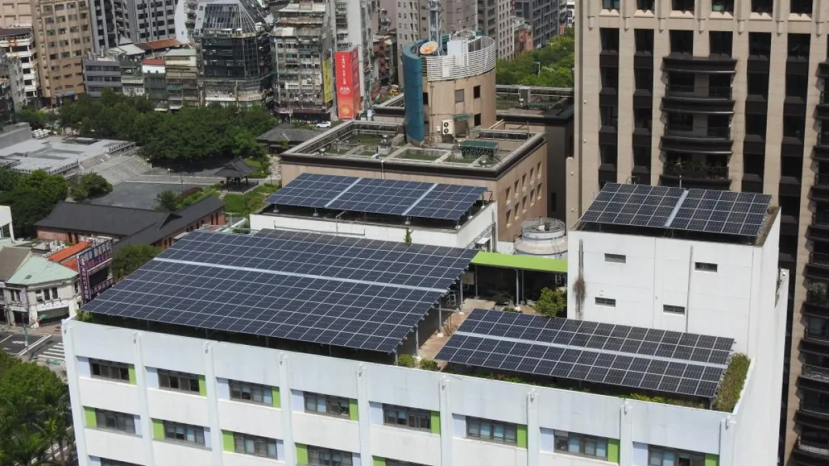 環保署分享公民電廠設置經驗,推動綠能屋頂。(示意圖/取自pexels)