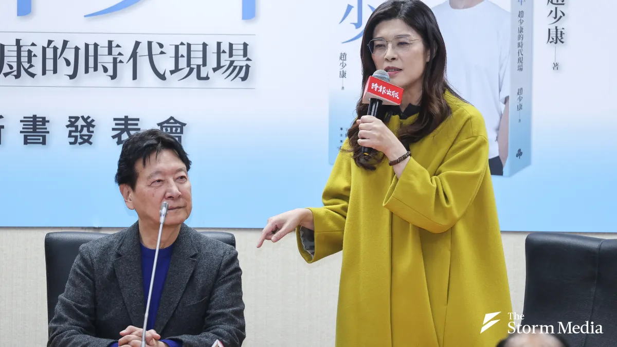 The Kuomintang found itself in an internal standoff over the defense special budget bill, with party chair Cheng Li-wun (right) clashing with hard-line faction leader Chao Shao-kang (left). (Photo: Chen Pin-yu)