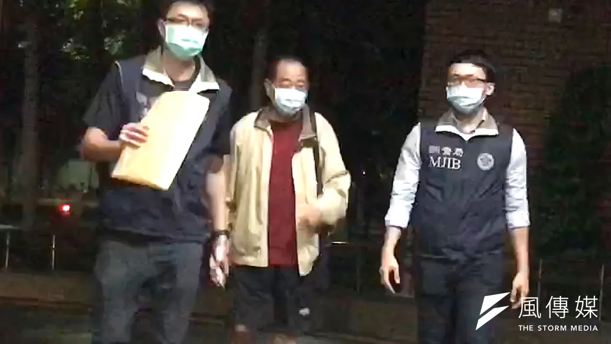涉及共諜案的軍情局退役上校張超然在法院的說法大翻轉,他改口承認「已退役」,當法官問到案情關鍵處,他的說詞閃爍。(侯柏青攝)