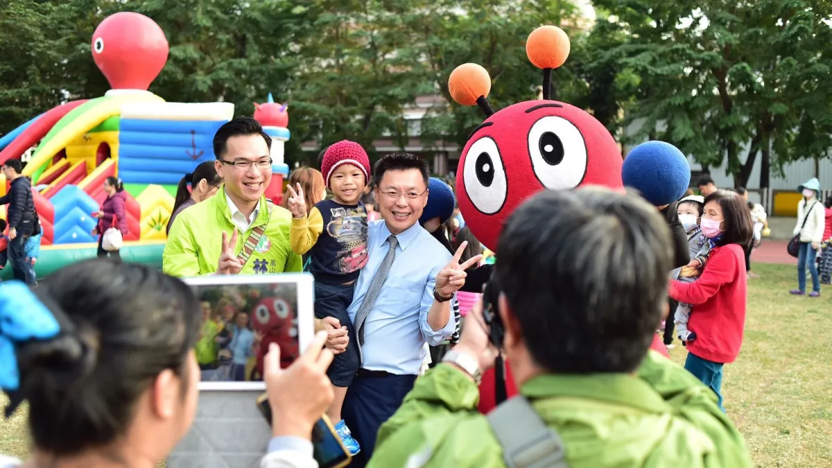 民進黨高雄市長參選人、立委趙天麟和子弟兵鳳山區議員參選人林智鴻16日一同舉辦活動。(圖/趙天麟、林智鴻聯合辦公室提供)