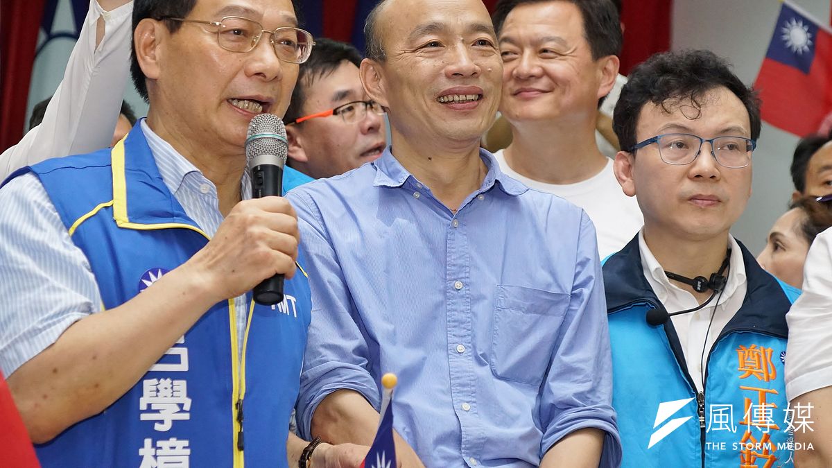 20190818-高雄市長韓國瑜拜訪新竹市黨部,主委呂學樟(左)、立委參選人鄭正鈐(右)出席。(盧逸峰攝) 20190818-高雄市長韓國瑜拜訪新竹市黨部,主委呂學樟(左)、立委參選人鄭正鈐(右)出席。(盧逸峰攝)