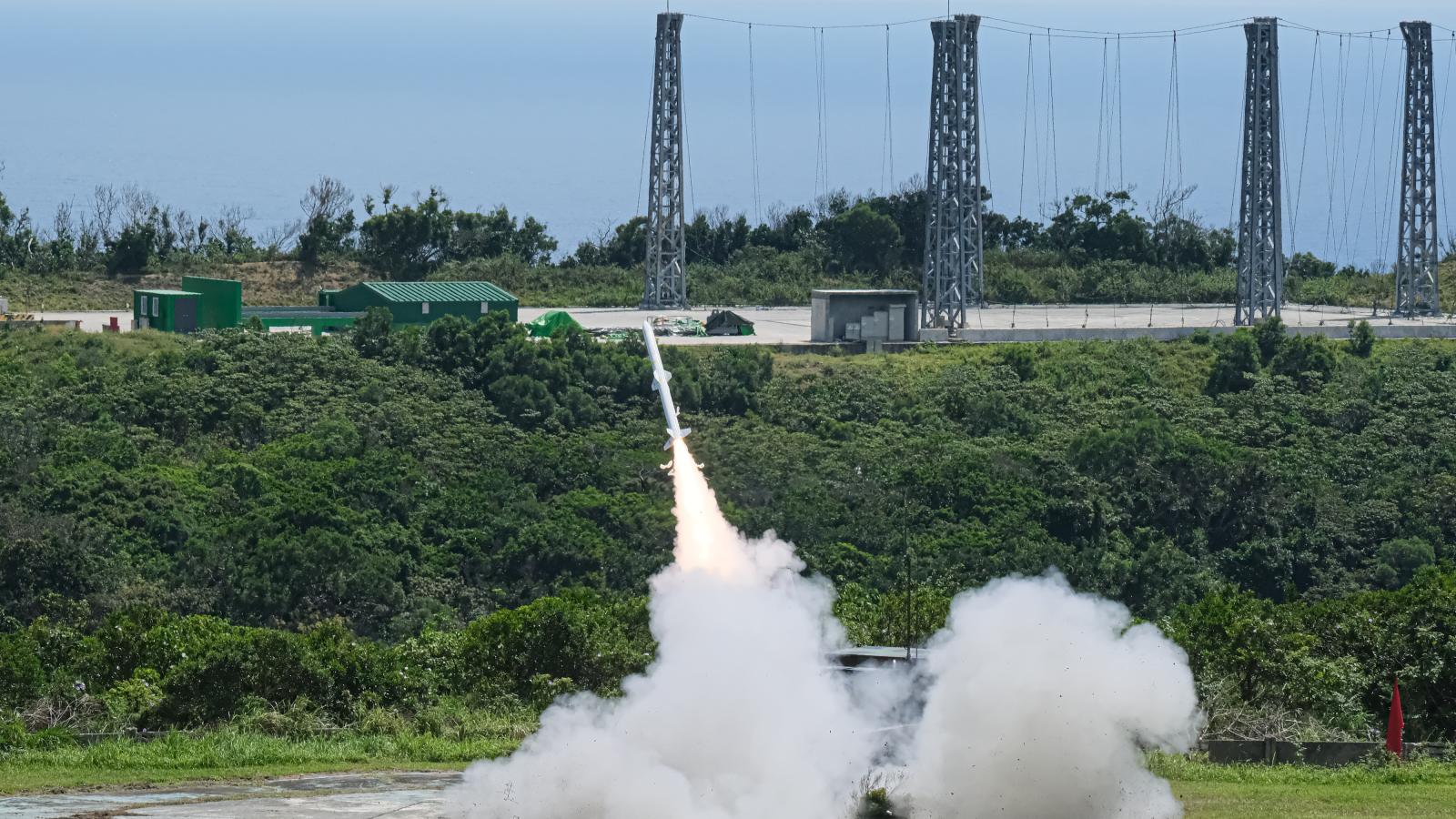 首次試射失敗!衛星運載火箭軌道異常墜毀 中科院:落點於管制範圍無人員損傷