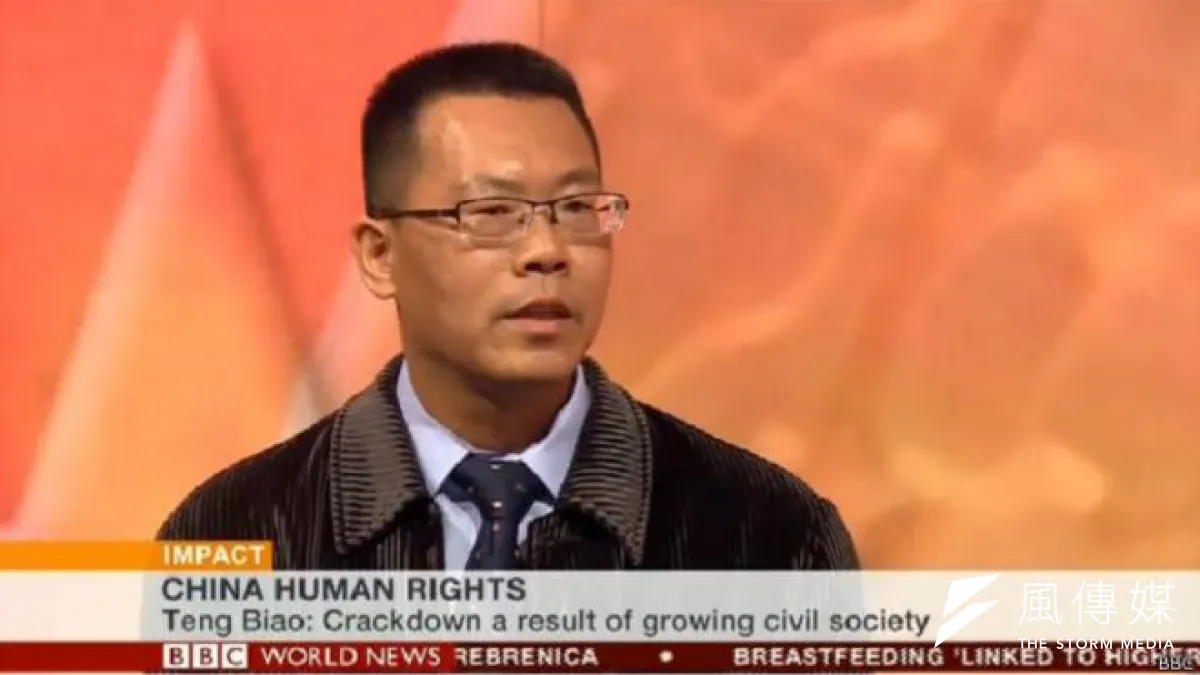 演講前,滕彪還接受了英國廣播公司(BBC)英語新聞節目的直播採訪。他說,自2012年以來,中國的人權狀況變得「十分糟糕」,並說自己曾被當局綁架3次,在2011年被非法關押70天,且「每天受折磨」。