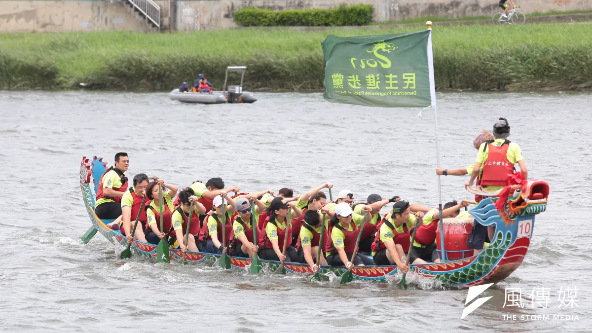 20170528-民進黨龍舟隊28日參加「2017臺北市國際龍舟錦標賽」。(顏麟宇攝)
